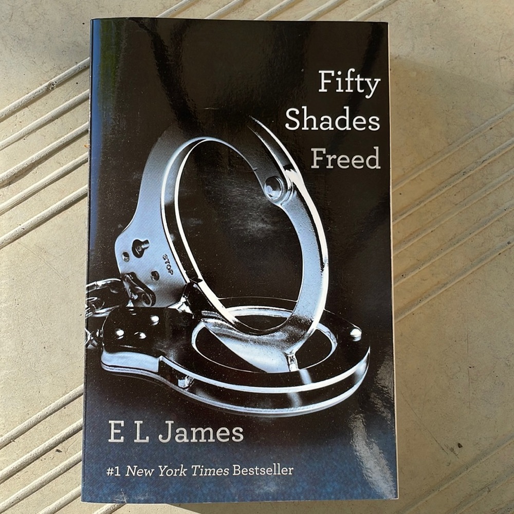 Paperback book - fifty shades freed by EL James
